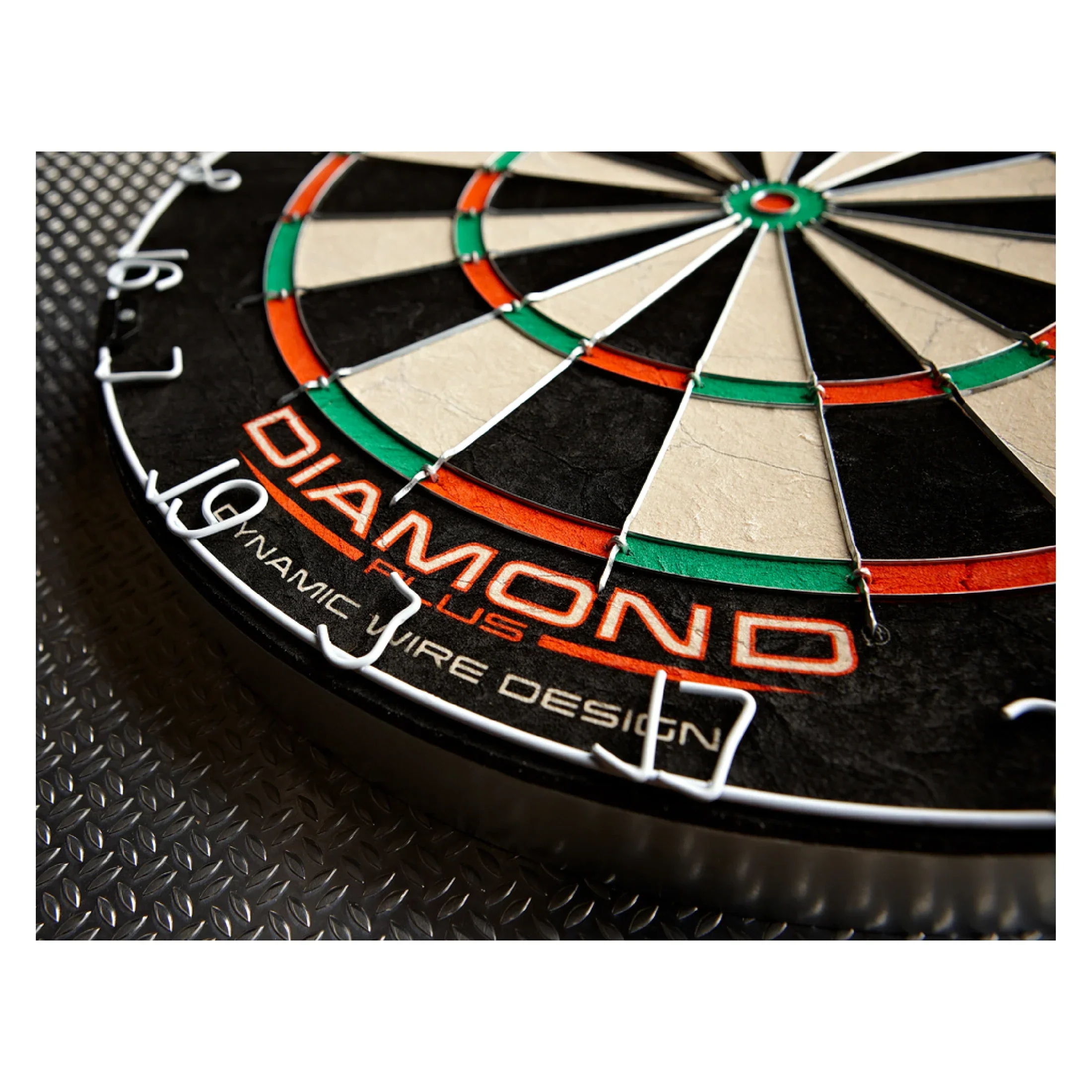 Winmau Diamond PLUS Bristle Dartboard - Image 3